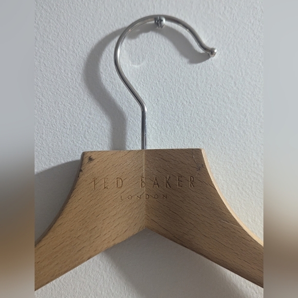 Ted Baker  Tabbiaa white off the shoulder wide leg jumpsuit. Sz 3 - Picture 8 of 16